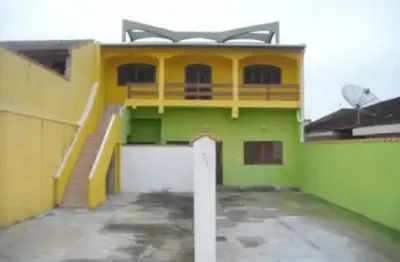 Excelente casa sobreposta (parte de cima) localizada no bairro suarão.