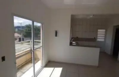 Excelente casa sobreposta localizada no bairro jardim magalhães