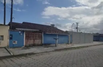 Casa localizada no bairro nova itanhaém - rua calçada
