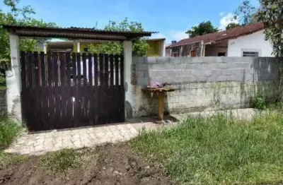Excelente casa localizada no bairro balneário gaivota