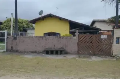 Linda casa localizada no bairro balneário são jorge