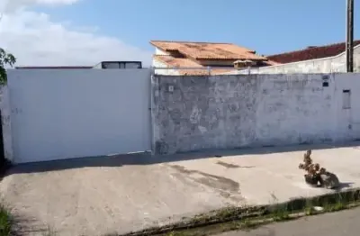 Excelente edícula localizada no bairro jardim grandesp - lado praia.