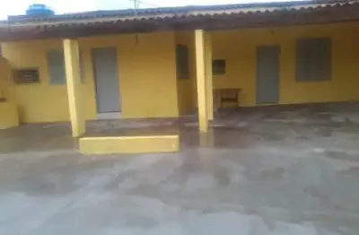Excelente casa localizada no bairro palmeiras - lado praia, com quintal amplo