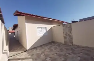 Excelente casa localizada no bairro jardim são fernando - lado praia.