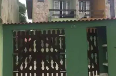 Excelente sobrado localizado no balneário gaivota - lado praia, em rua calçada.