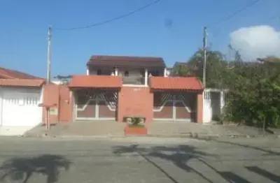 Excelente casa localizada no bairro santa julia - lado praia.
