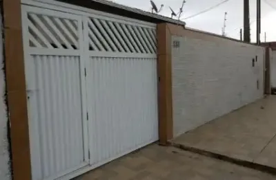 Belíssima casa localizada no bairro belas artes, lado praia - possui academia, brinquedoteca.