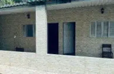 Belíssima chácara localizada no bairro jardim coronel - possui árvores frutíferas, piscina, churrasqueira, poço artesiano, contêm fibra ótica, elektro.