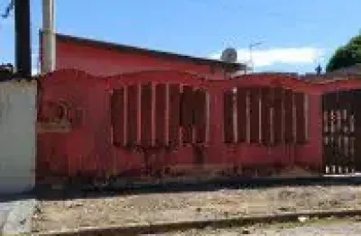 Casa localizada no bairro balneário gaivota - lado praia em rua calçada .