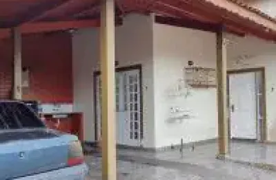 Casa linda à uma quadra do mar no jardim regina, em itanhaém - rua calçada.