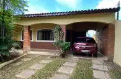 Excelente casa localizada no bairro jardim das palmeiras, em itanhaém.