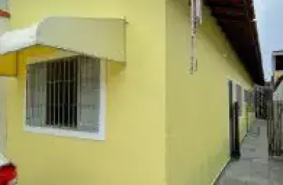 Casa localizada no bairro jardim santa terezinha, em itanhaém - rua calçada.