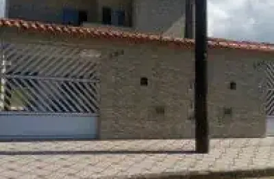 Casa excelente localizada no bairro balneário gaivota - lado praia, em rua calçada.