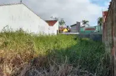 Excelente terreno localizado no bairro balneário beatriz, em itanhaém - lado praia, em rua calçada.