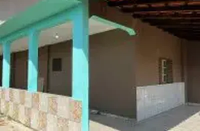 Excelente chácara localizada no bairro cibratel, em itanhaém - possui piscina, churrasqueira, varanda, cerca elétrica e portão automático.