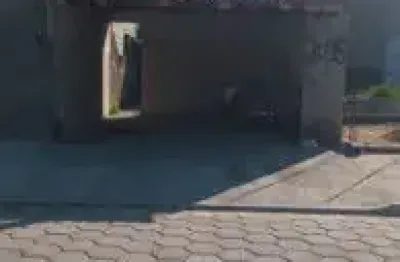 Casa no bairro nova itanhaém, em itanhaém - em rua calçada, possui estrutura para sobrado.