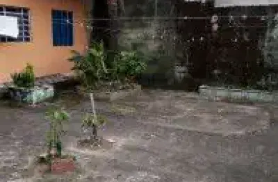 Excelente casa localizada no bairro jardim ribamar, em peruíbe - lado praia, em rua calçada.