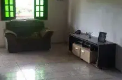 Excelente casa no bairro santa julia, em itanhaém - possui churrasqueira, edícula e salão comercial.