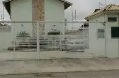 Excelente sobrado em condomínio no cibratel 2 - lado serra em rua calçada, possui churrasqueira.