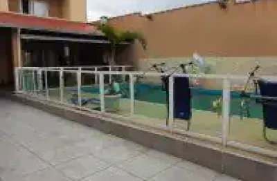 Casa localizada no bairro jequitibá, em itanhaém - possui portão automático, porcelanato, piscina, área gourmet com churrasqueira, fogão mineiro e edícula.