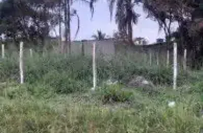 Terreno no bairro jardim palmeiras, em itanhaém, localizado no lado praia, em rua de terra.