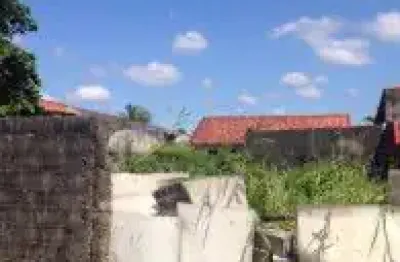 Terreno no balneário tupy, em itanhaém, localizado de frente para o mar, rua asfaltada.