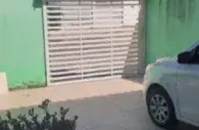 Casa no localizada bairro grandesp, em itanhaém - lado praia em rua calçada.