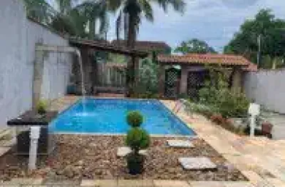 Excelente casa no parque augustus em itanhaém - lado praia em rua calçada.