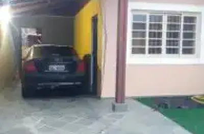 Ótima casa no vila oceanopólis, em mongaguá - ficando lado praia em rua calçada.