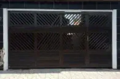 Excelente casa no bairro balneário plataforma 2, em mongaguá - lado serra em rua calçada.