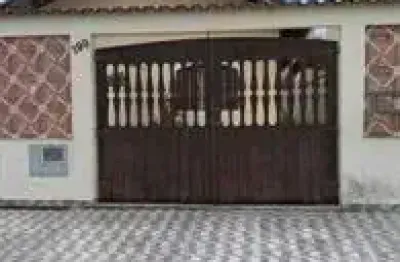Ótima casa no bairro vila verde mar, em itanhaém - lado serra em rua calçada.