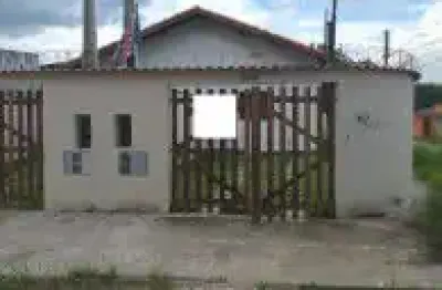 Ótima casa no bairro balneário gaivota, em itanhaém - lado serra em rua calçada.