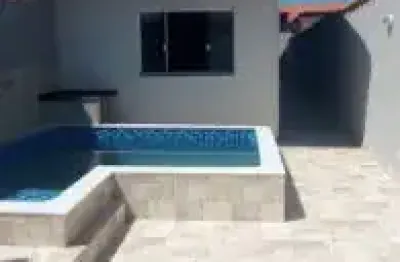 Ótima casa no bairro nossa senhora do sion em itanhaém - ficando lado serra em rua de terra.