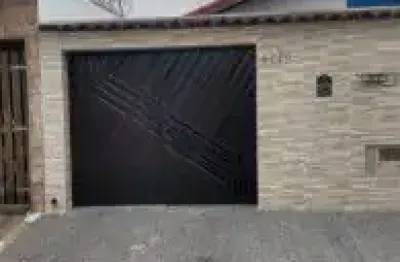 Linda casa no jardim magalhães, em itanhaém - localizado lado serra em rua calçada.