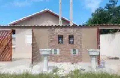 Excelente casa no jardim jamaica, em itanhaém - localizada lado praia, em rua calçada.