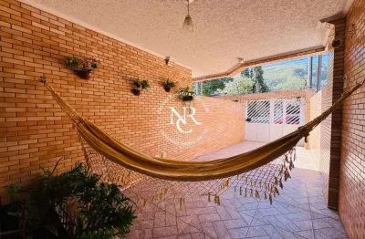 Casa sobreposta baixa na vila valença em são vicente, sp