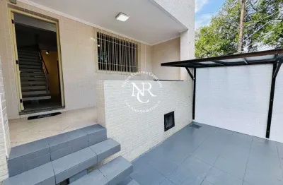 Casa geminada tipo sobrado com 3 quartos e quintal á venda em santos!!!