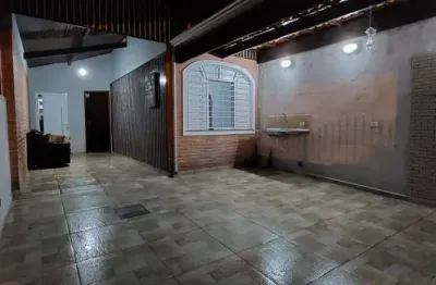 Linda casa térrea localizada no canto do forte ótima oprtunidade
