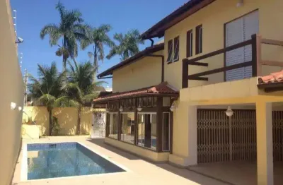 Casa no guarujá com 05 dormitórios sendo 03 suítes, 450m² total.