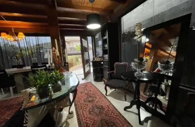 Casa,estilo cabana  dos alpes suíços ,à venda  na cachoeira do bom jesus !