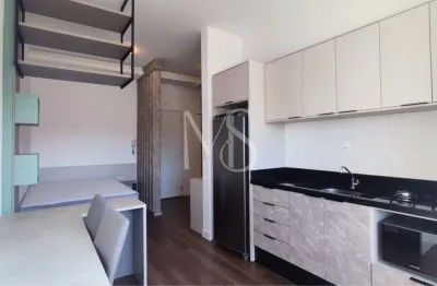 Loft mobiliado no centro, com 29 m² privativos e condomínio completo