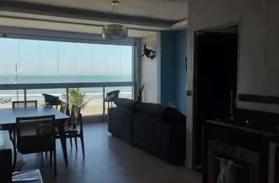 Apartamento de 2 dormitórios em frente a praia no solemar praia grande sp.