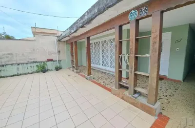 Casa muito espaçosa com 3 dormitória a 100m do mar em praia grande sp