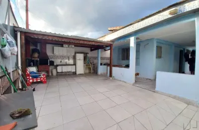 Casa com 2 quartos à venda na rua doutor ciro carneiro, 696, guilhermina, praia grande por r$ 520.000