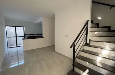 Sobrado novo em condomínio na guilhermina em praia grande sp