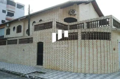 Sobrado 3 dormitórios próximo da praia com churrasqueira e terraço em praia grande sp.