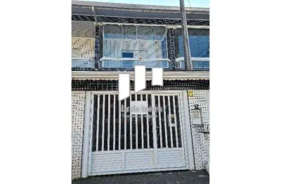 * sobrado no canto forte 136m²aceita financiamento bancário.