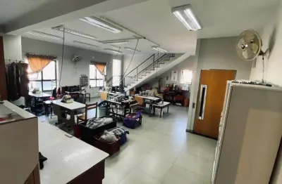 Barracão / Galpão / Depósito à venda no Parque Oratório, Santo André  por R$ 2.900.000