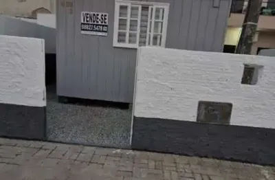 Aluguel casa de madeira mobiliada com 02 quartos camboriú