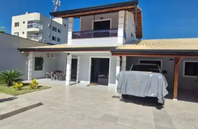 Casa exclusiva com piscina e 3 dormitórios em balneário camboriú